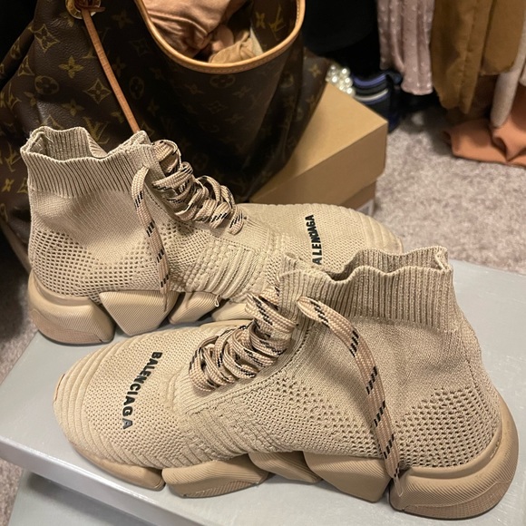 Speed 2.0 balenciaga lace up sneaker. Great condition bust bag, box included. main image 0